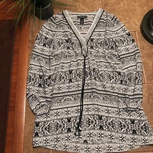 White & Black House Market size 2 blouse